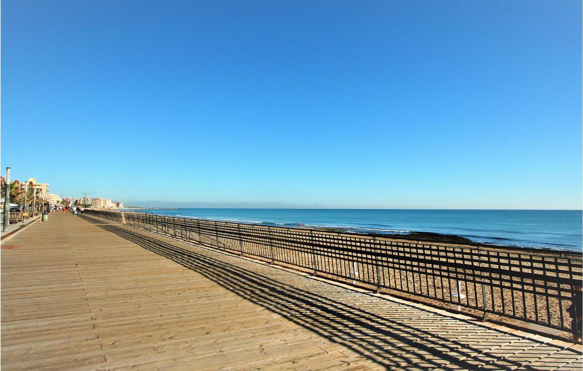 1 Bedroom Pet Friendly Apartment In Torrevieja Exterior photo